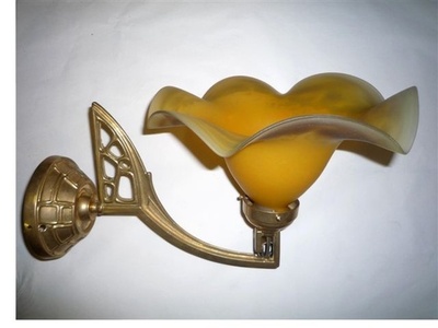Art Deco Wandleuchte in Paste mit Tulpe Bunte Jakobsmuschel Honig