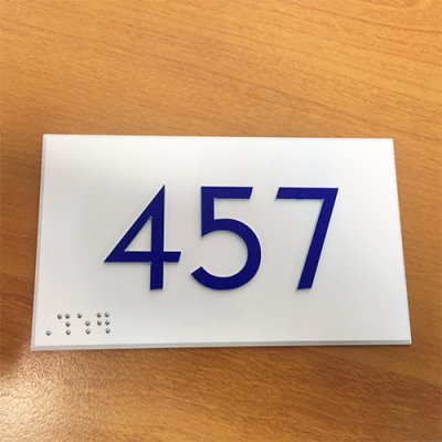 Innen-Nummernschild für Relief und Braille
