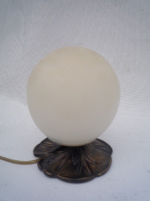 Lampe Lotus Kugel 17 weiß Alabaster. Höhe 20 cm. Massives Messingpastenglas - Lampen