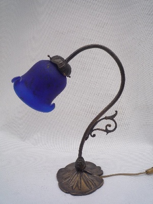 Lampe Nymphea blau gesprenkelt. Höhe 45 cm. Massives Messingpastenglas - Lampen