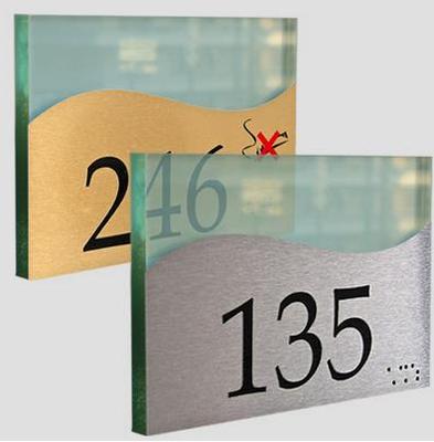 Signage Luxe zum Kleben - Gebürstete goldene Türplatte + Braille