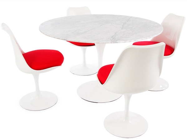 Tisch Saarinen mit 4 Stühlen